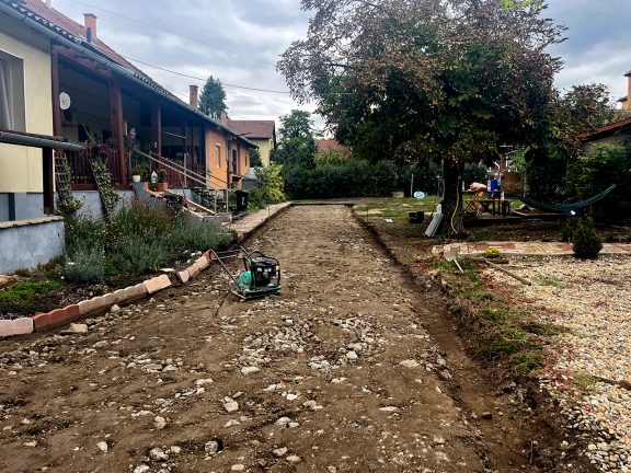 Térkövezés előtti talajmunkálatok kép, 1